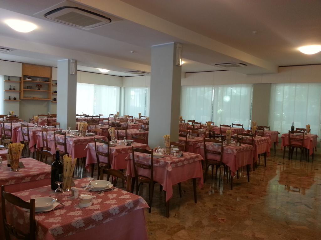 Hotel Irene Riccione Esterno foto