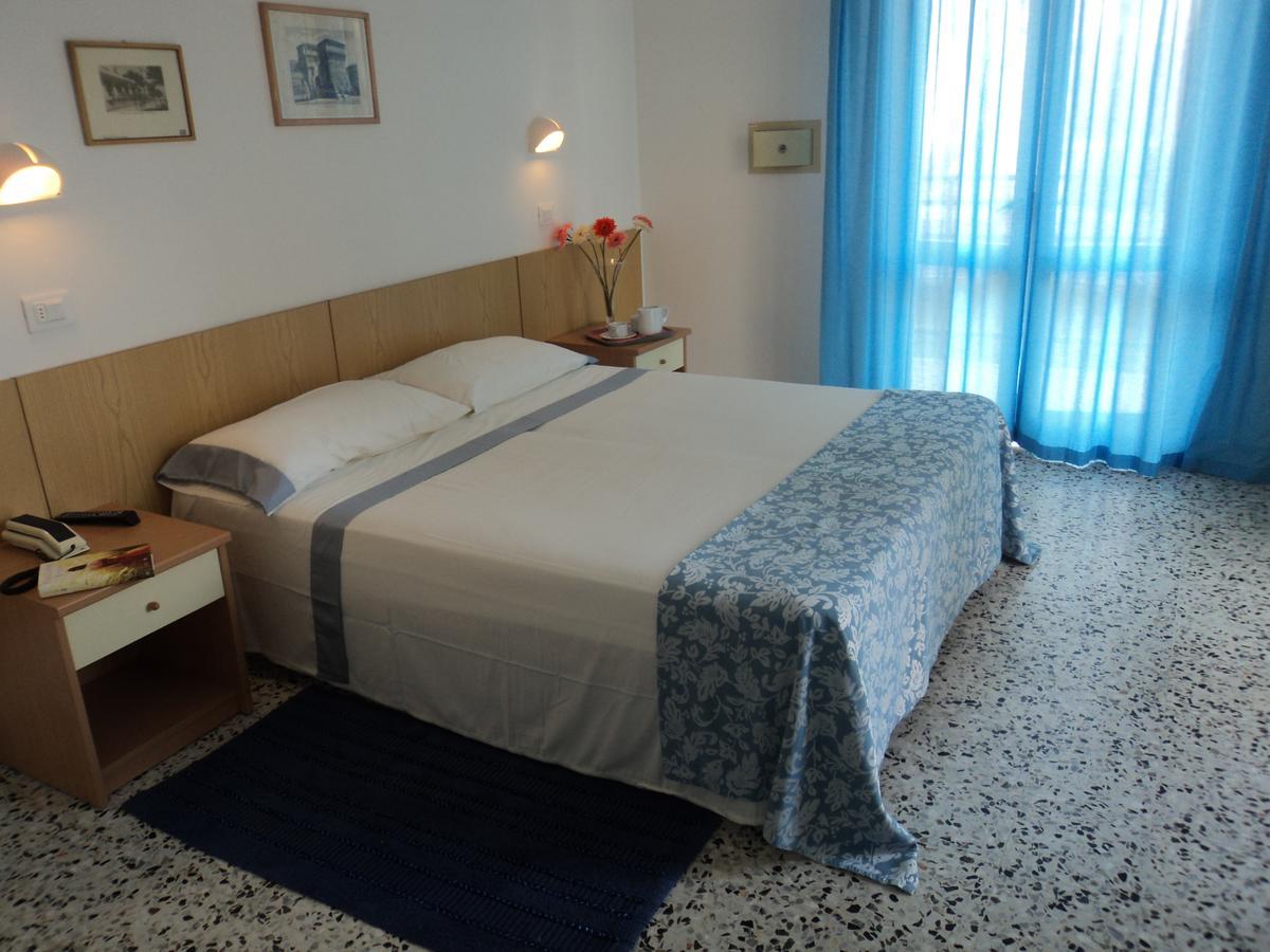 Hotel Irene Riccione Esterno foto